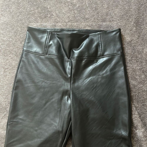 Badgley Mischka Faux Leather Straight Leg Pants Size‎ Medium Black - Picture 10 of 10